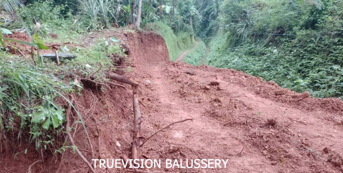 കുറ്റ്യാടി ഇറിഗേഷന്‍ ; കൊടിച്ചിപ്പാറ കൈക്കനാല്‍  കൈയേറിയെന്ന് പരാതി