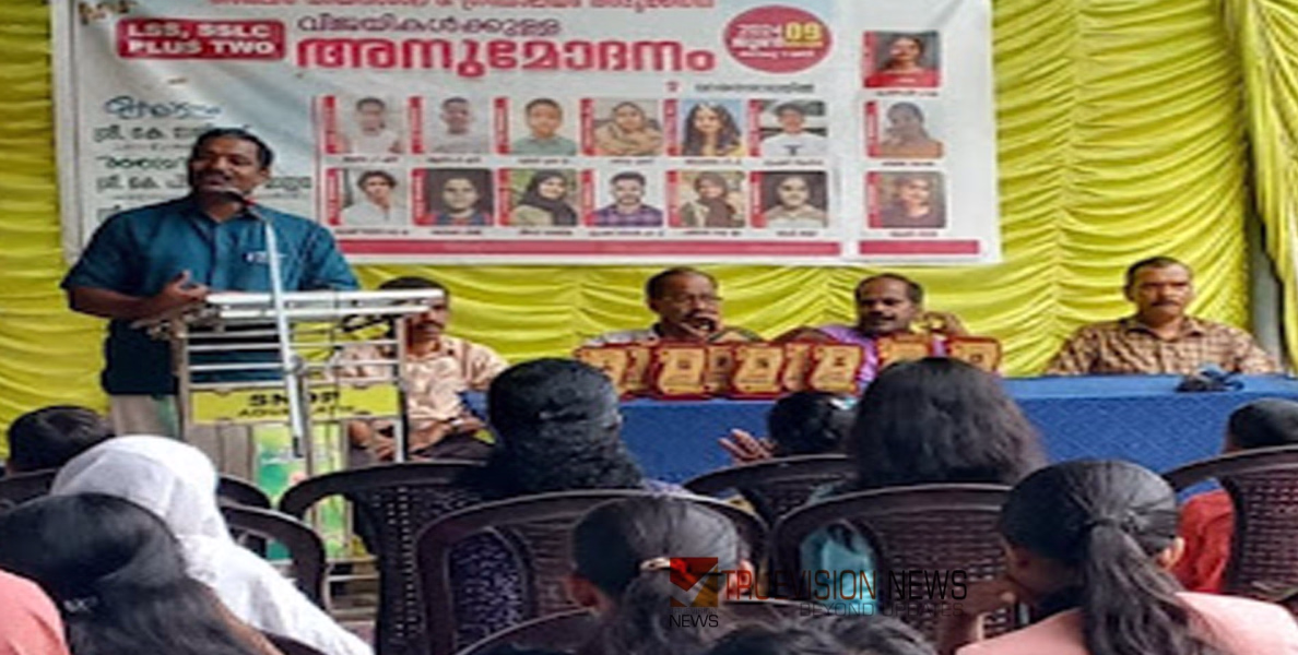 #adukkathlibrary| വിജയികളെ അനുമോദിച്ചു
