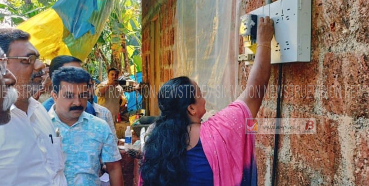വീട് വൈദ്യുതീകരിച്ച് നൽകി കെഎസ്ഇബി ജീവനക്കാർ 