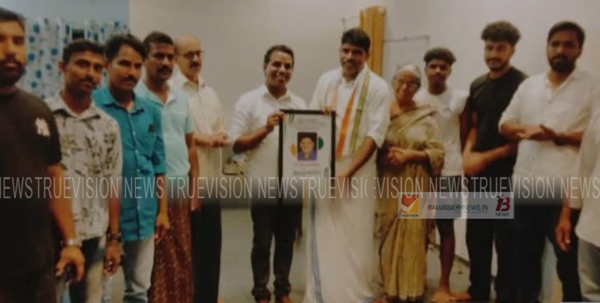 ദക്ഷിണ ഭാരത ഹിന്ദി പ്രചാര സഭയുടെ പുരസ്‌കാരത്തിന് അർഹനായ  സജി എം നരിക്കുഴിയെ ആദരിച്ചു