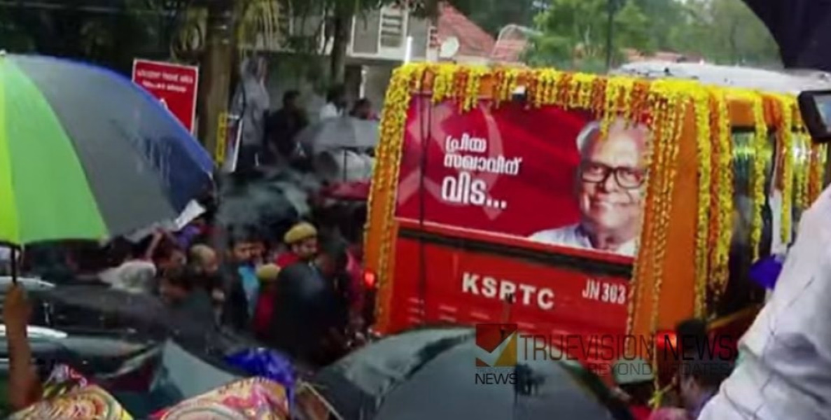 വിഎസിന് കേരളത്തിൻ്റെ ലാൽ സലാം ;  രക്തസാക്ഷികളുടെ മണ്ണിൽ തൊഴിലാളി വ‍​ർ​ഗത്തിൻ്റെ നെടുനായകന് അന്ത്യവിശ്രമം 