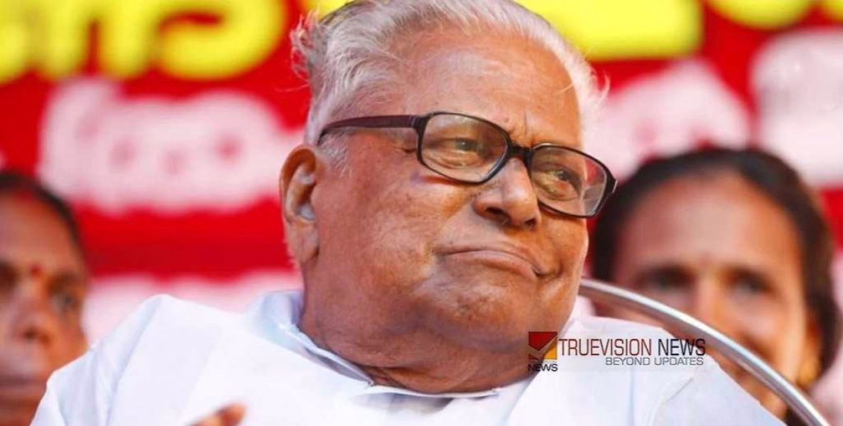 സമൂഹ മാധ്യമങ്ങൾ നിരീക്ഷിച്ച് പൊലീസ് ; വി.എസിനെ അപകീർത്തിപ്പെടുത്തിയ 5 പേർക്കെതിരെ കൂടി കേസ്