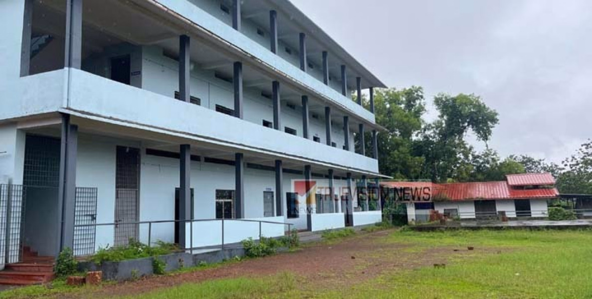ബിഎസ്ഇ  കമ്പ്യൂട്ടര്‍  സയന്‍സ് ബിരുദ ക്ലാസില്‍ ഏതാനും  സീറ്റുകള്‍  ഒഴിവുണ്ട്.