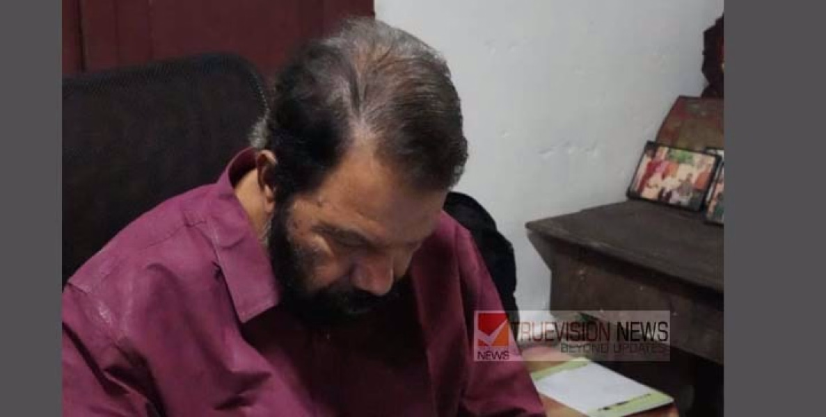 9 വർഷമായി ശമ്പളമില്ലെന്ന് അധ്യാപകർ ; കണ്ണൂർ നോർത്ത് എ ഇ ഒ ഓഫീസിൽ മന്ത്രി വി ശിവൻകുട്ടിയുടെ മിന്നൽ സന്ദർശനം, ഒരാഴ്ചക്കകം റിപ്പോർട്ട് സമർപ്പിക്കാൻ നിർദ്ദേശം