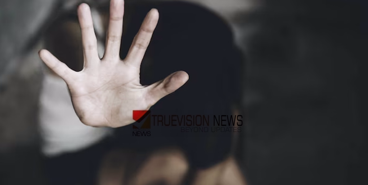 ധ്യാനം കൂടാനെത്തിയ പെൺകുട്ടിയെ പീഡനത്തിനിരയാക്കിയെന്ന് പരാതി; കൊല്ലത്ത് പുരോ​ഹിതൻ അറസ്റ്റിൽ