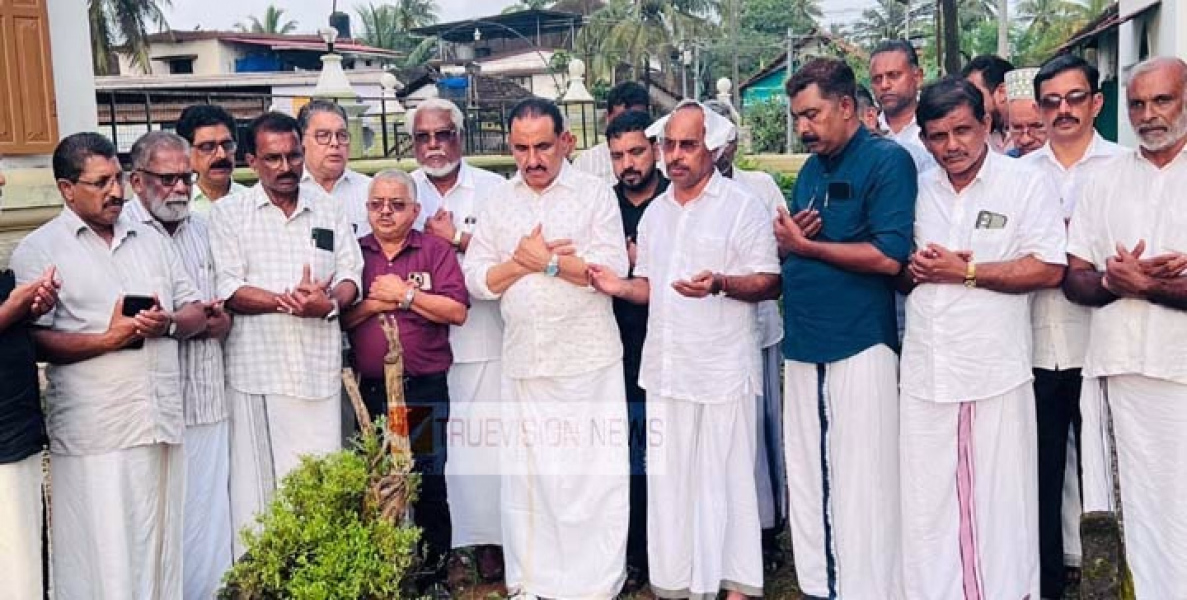 ഇ അഹമ്മദ്‌ സാഹിബിന്റെ ഖബറിടത്തിൽ സിയാറത്ത്  നടത്തി മുസ്ലിം ലീഗ് അഖിലേന്ത്യാ വൈസ് പ്രസിഡണ്ട് കെ.സൈനുൽ ആബിദ്
