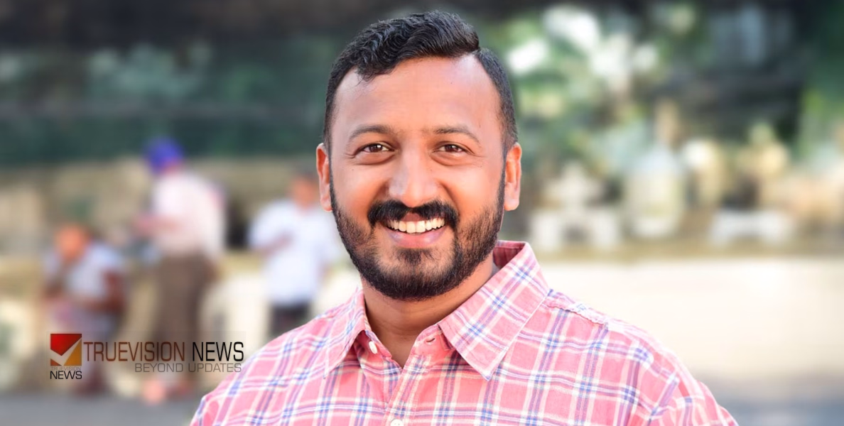 മൗനം വെടിയാൻ രാഹുൽ; വിവാദങ്ങളിൽ പ്രതികരിക്കാൻ അടൂരിലെ വീട്ടിൽ അല്പസമയത്തിനുള്ളിൽ വാർത്താസമ്മേളനം 