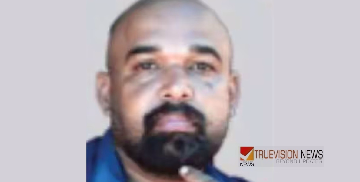 ബസിൽ യാത്രക്കാർക്ക് ടിക്കറ്റ് നൽകുന്നതിനിടെ ഹൃദയാഘാതം; കണ്ടക്ടർക്ക് ദാരുണാന്ത്യം 