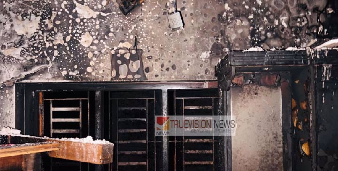 പൊന്ന്യത്ത് വീടിൻ്റെ കിടപ്പുമുറി പാടെ കത്തിനശിച്ചു ; ഷോർട്ട് സർക്യൂട്ടെന്ന് പ്രാഥമിക നിഗമനം, 2 ലക്ഷത്തോളം രൂപയുടെ നഷ്ടം'