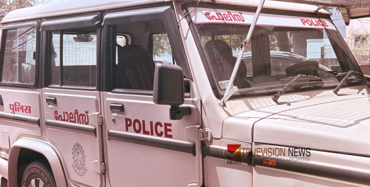എഐജിയുടെ സ്വകാര്യവാഹനം ഇടിച്ചു; പരിക്കേറ്റയാളെ പ്രതിയാക്കി പൊലീസ് കേസ്, വിചിത്ര നടപടി