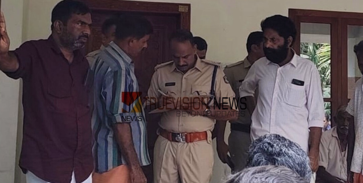 കാസർകോട് ഭാര്യയെ വെട്ടിയ ശേഷം ഭർത്താവ് തൂങ്ങി മരിച്ചു