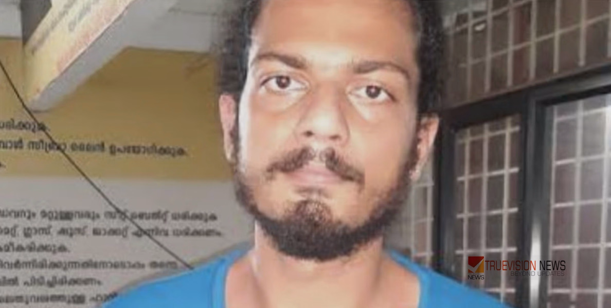 തൃശ്ശൂരിൽ കൂടെ താമസിച്ചിരുന്ന യുവതിയെ കുത്തി പരിക്കേൽപ്പിച്ച പ്രതി പുലർച്ചെ പോലീസ് സ്റ്റേഷനിൽ കീഴടങ്ങി