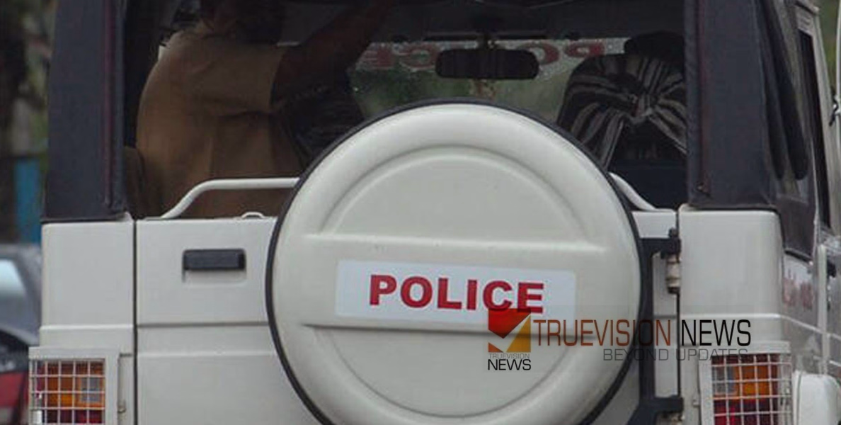ചാവക്കാട് പ്രതിയെ പിടിക്കാനെത്തിയ രണ്ട് പൊലീസുകാര്‍ക്ക് കുത്തേറ്റു, മൂന്ന് ഉദ്യോഗസ്ഥര്‍ക്കും പരിക്ക്