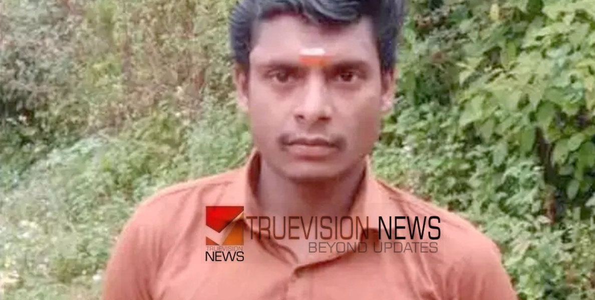 ഗവിയിൽ പെരിയാർ ടൈഗർ റിസർവിലെ വാച്ചറെ കടുവ കൊന്നു