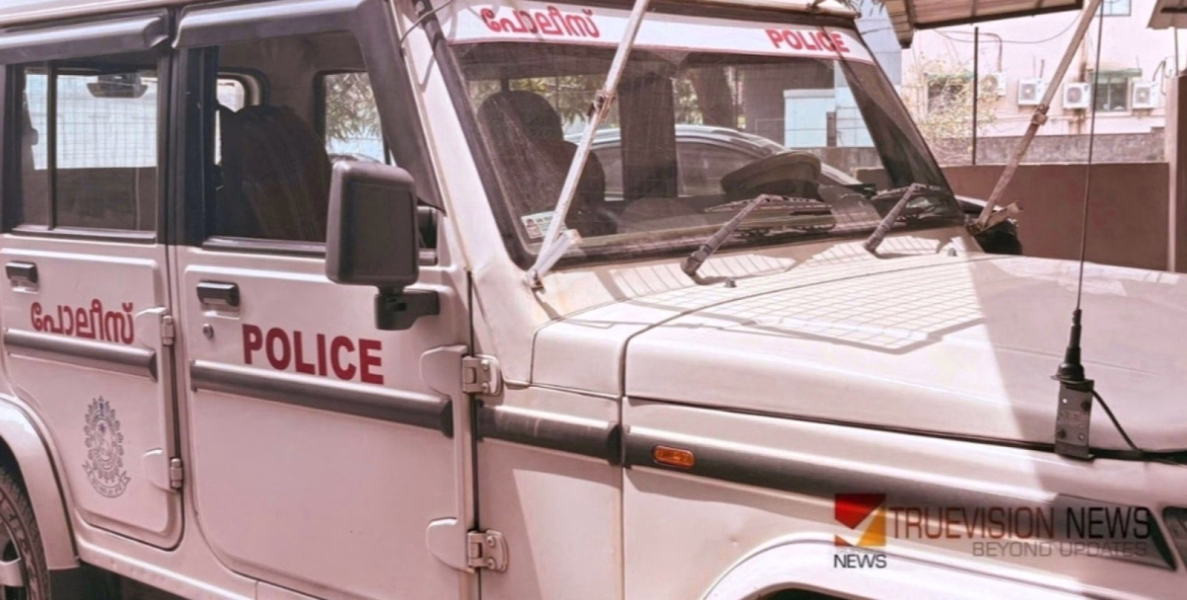 യുവതിയെ ബസിൽ നിന്ന് വിളിച്ചിറക്കി, സ്കൂട്ടറിൽ കയറ്റിക്കൊണ്ടുപോയി കത്തി കാണിച്ച് ഭീഷണി; സൈനികൻ കസ്റ്റഡിയിൽ