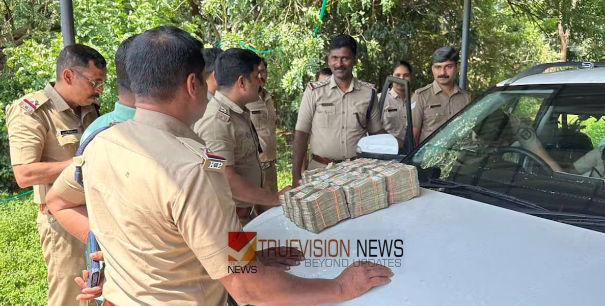 കാറിൽ രഹസ്യ അറ; കണ്ണൂർ പരിയാരത്ത് 80 ലക്ഷത്തിന്റെ കുഴൽപ്പണം പിടികൂടി