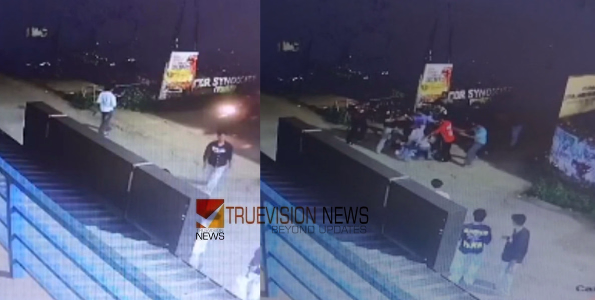 ഇൻസ്റ്റാഗ്രാമിൽ ചീത്ത വിളിച്ചെന്ന് ആരോപണം; തൃശൂരിൽ വിദ്യാർത്ഥിക്ക് നേരെ ആൾക്കൂട്ട മർദ്ദനം, കേസെടുത്ത് പൊലീസ് 
