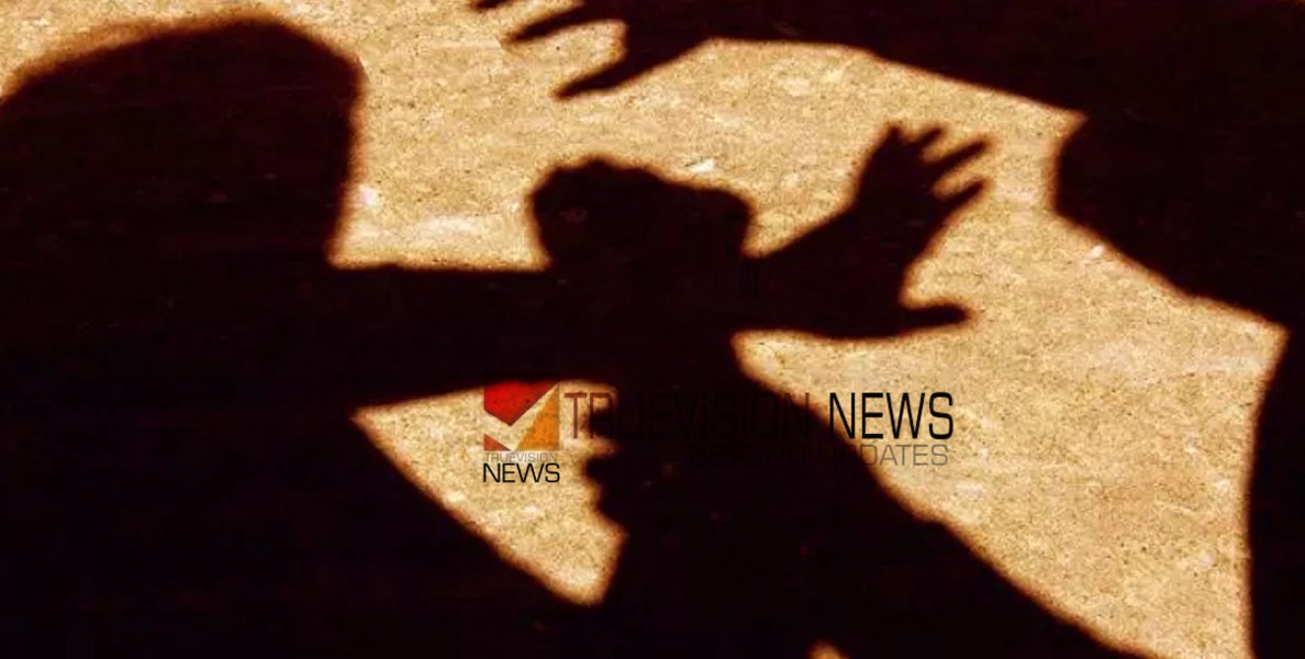 ഉറങ്ങാൻ സമ്മതിക്കൂലേ .....? പ്ലാറ്റ്‌ഫോമില്‍  ഉറങ്ങിയത് ചോദ്യം ചെയ്തു, കണ്ണൂര്‍ റെയില്‍വേ സ്റ്റേഷനില്‍ ആര്‍പിഎഫ് ഉദ്യോഗസ്ഥന് നേരെ ആക്രമണം, യുവാവ് പിടിയിൽ 