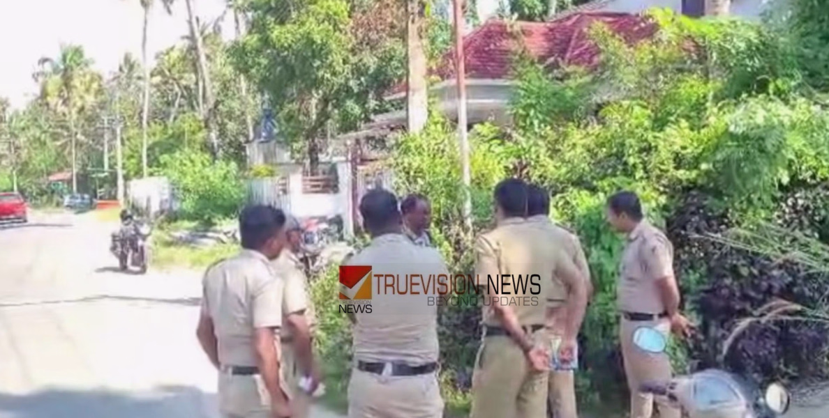കുരുമുളക് സ്പ്രേ മുഖത്തടിച്ച് ബൈക്ക് യാത്രക്കാരന്‍റെ മൂന്ന് ലക്ഷം രൂപ കവർന്നു;  കാറിൽ എത്തിയ സംഘത്തിനായി പൊലീസ് അന്വേഷണം
