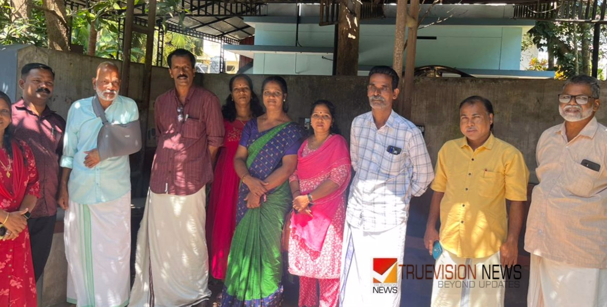 മൂടാടിയിൽ ബസ് സ്റ്റോപ്പുകൾ നവീകരിക്കുന്നു