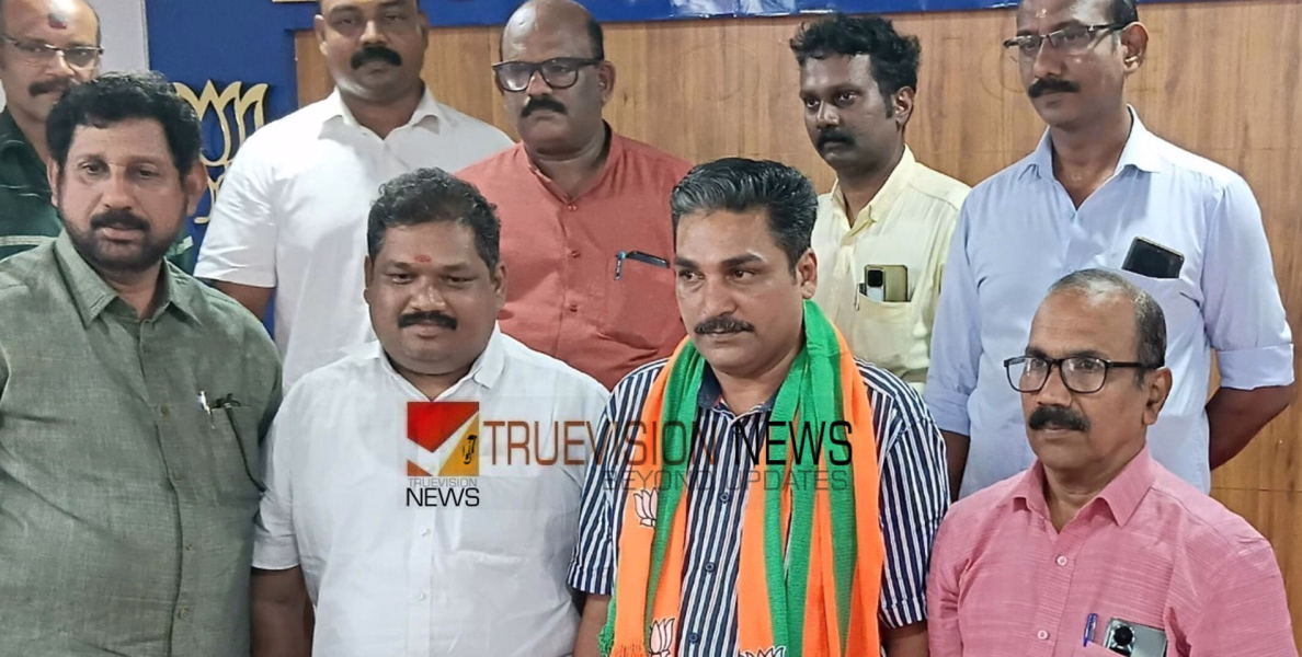 'കൂടുതല്‍പ്പേര്‍ ബിജെപിയിലേക്ക് വരണം'; കണ്ണൂരില്‍ ലീഗ് നേതാവ് ബിജെപിയില്‍ ചേര്‍ന്നു