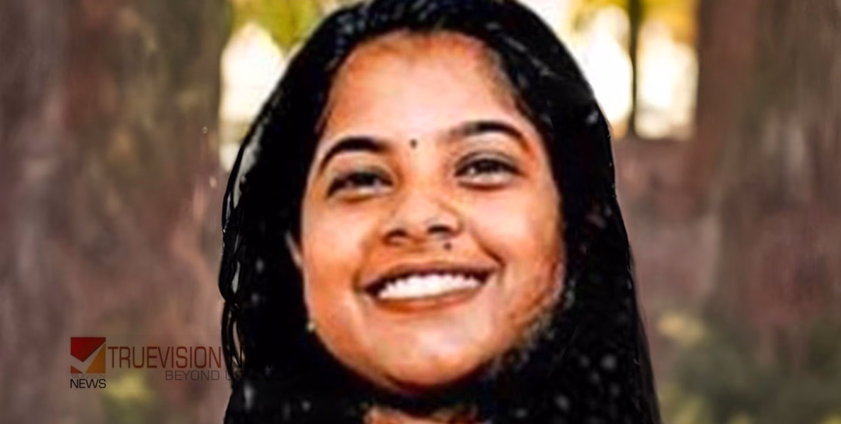 കോഴിക്കോട് ഭാഗത്ത് നിന്ന് വന്ന ലോറി മരത്തിലിടിച്ചു, പിന്നാലെ ഒടിഞ്ഞുവീണ മരക്കൊമ്പ് കാറിലേക്ക് തുളച്ചുകയറി; യുവതിക്ക് ദാരുണാന്ത്യം