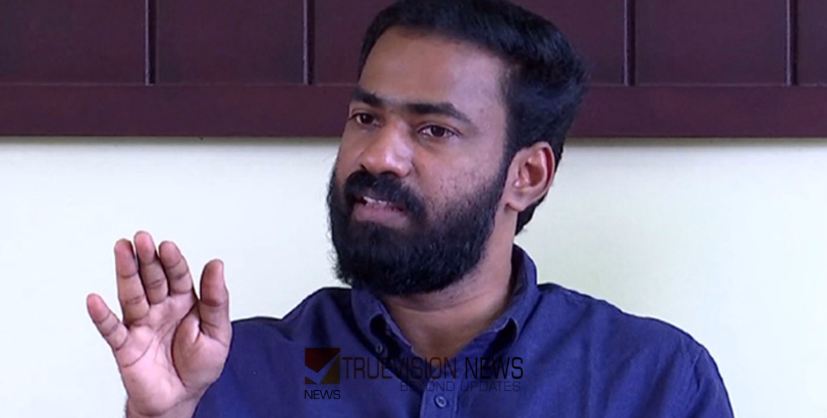 ബോംബെറിഞ്ഞത് ഇവരാണെന്ന്  ആരെങ്കിലും പറഞ്ഞോ? കണ്ണൂരിലെ സ്ഥാനാർത്ഥിയെ ന്യായീകരിച്ച്  വി.കെ സനോജ്