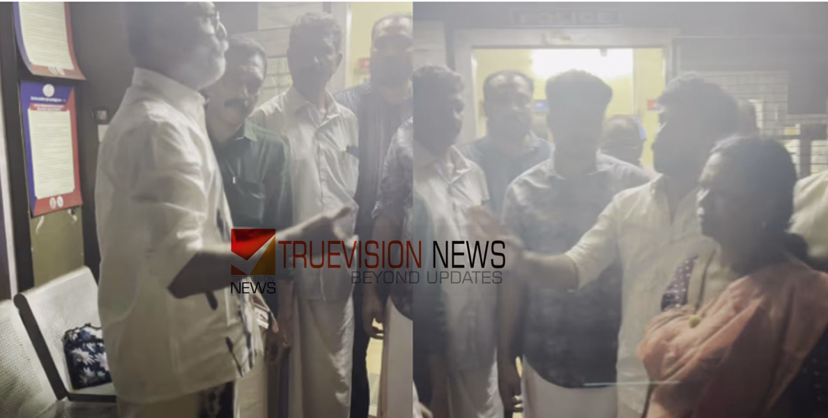പത്തനംതിട്ടയിൽ  യുഡിഎഫ് സ്ഥാനാർത്ഥിയുടെ മേൽ കരി ഓയിൽ ഒഴിച്ചു, സംഭവം  ബൈക്കിൽ പോകുമ്പോൾ 