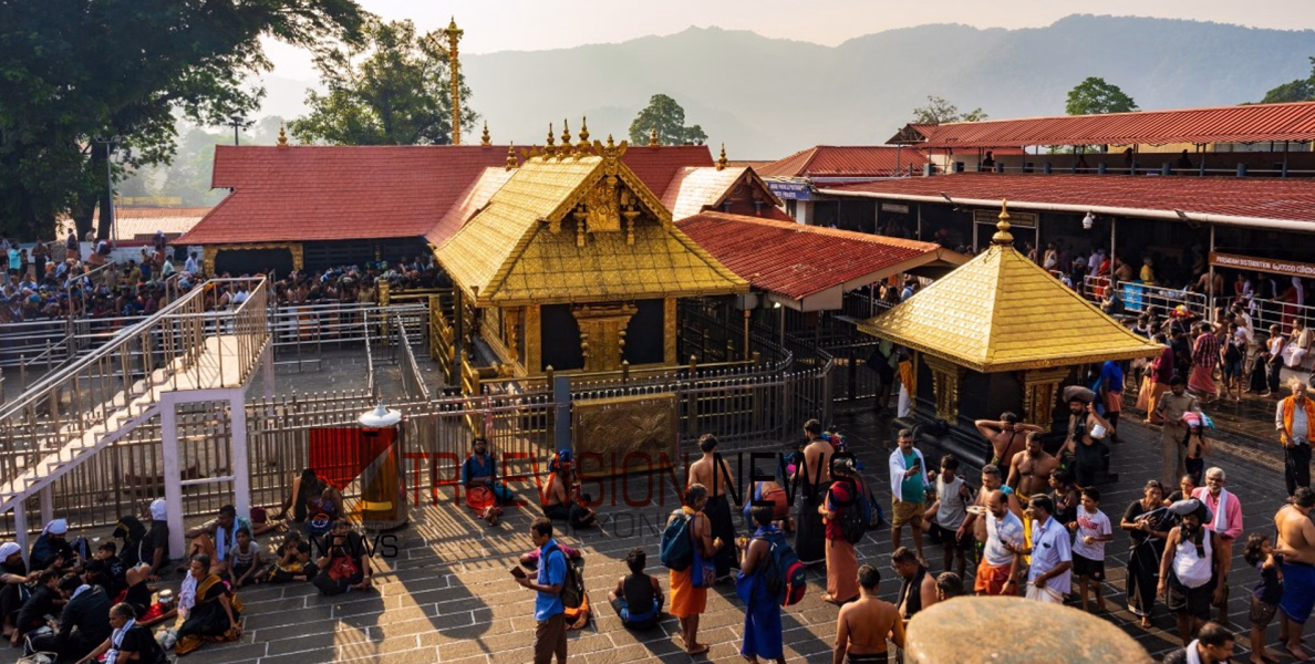 അയ്യപ്പനെ കാണാൻ ഭക്തരുടെ ഒഴുക്ക്: തീർഥാടനം തുടങ്ങി 15 ദിവസം; ദർശനം നടത്തിയവരുടെ എണ്ണം 13 ലക്ഷം 