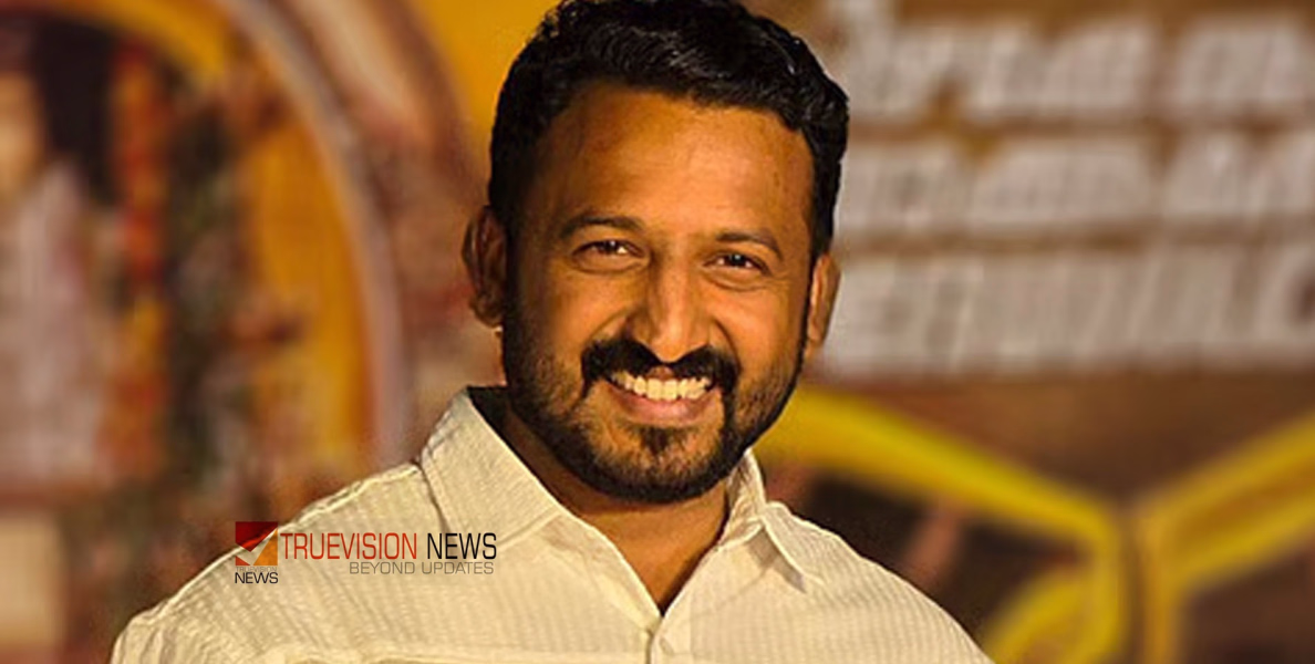 നടിയുടെ കാർ ഉപയോഗിച്ചത് നേതാവ് ? ; രാഹുൽ മുങ്ങിയ ചുവന്ന കാർ ഉപയോഗിച്ചിരുന്നത് മുതിർന്ന കോൺഗ്രസ് നേതാവെന്ന് സൂചന
