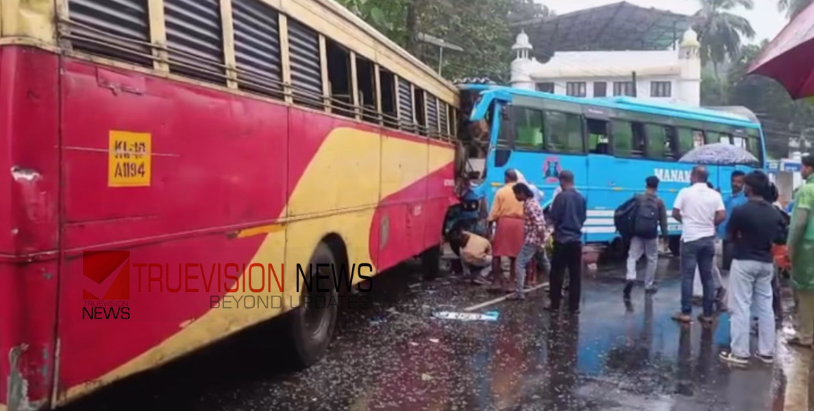 തൃശൂരിൽ ബസുകൾ തമ്മിൽ കൂട്ടിയിടിച്ചു; നിരവധി പേർക്ക് പരിക്ക്