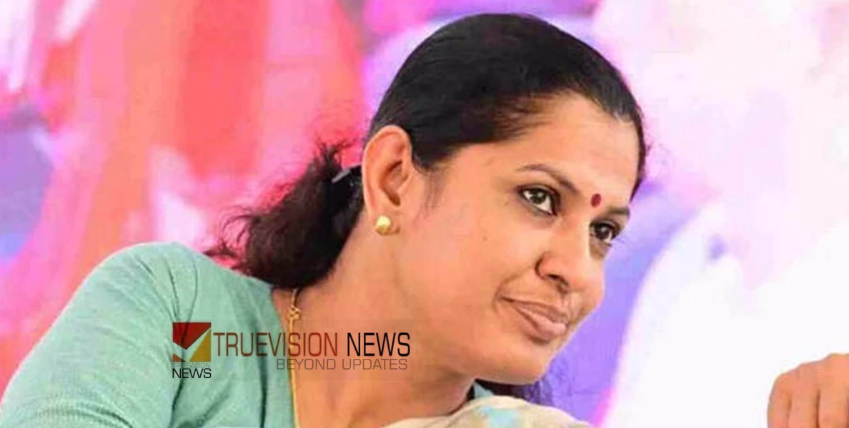 'ഒരു സിനിമ പോലെ തന്നെ അവസാനിക്കുന്നു....ഭയം തോന്നുന്നില്ലേ, ചൂണ്ടികാണിച്ചവരിൽ ചിലർ രക്ഷപ്പെട്ടു'; അതിജീവിതയ്ക്ക് പൂര്‍ണ പിന്തുണയുമായി പി പി ദിവ്യ