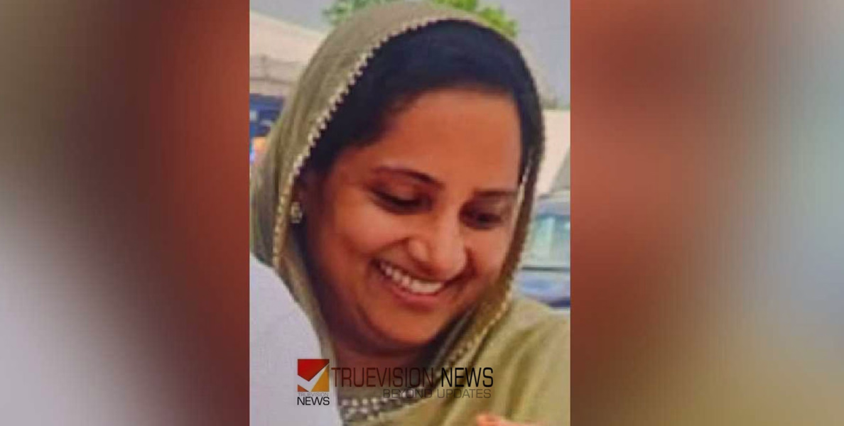 അടുക്കളയിൽ കത്തിക്കരിഞ്ഞ മൃതദേഹം, അരികിൽ മണ്ണണ്ണക്കുപ്പി; തൃശ്ശൂരിൽ വീടിനുള്ളിൽ യുവതി പൊള്ളലേറ്റ് മരിച്ച നിലയിൽ