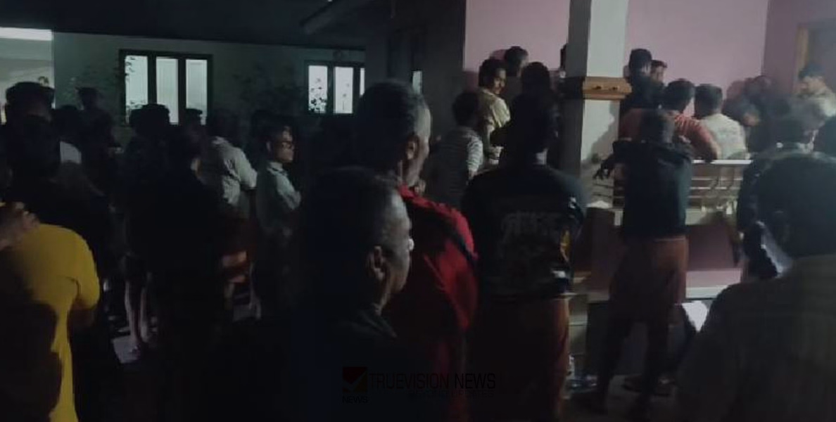 പയ്യന്നൂരിലെ കൂട്ടമരണത്തിൽ വഴിത്തിരിവ്; മേശയിൽ മദ്യക്കുപ്പിയും കീടനാശിനിയും, കൊച്ചുമക്കൾക്ക് വിഷം നൽകി അമ്മയും മകനും ജീവനൊടുക്കി?