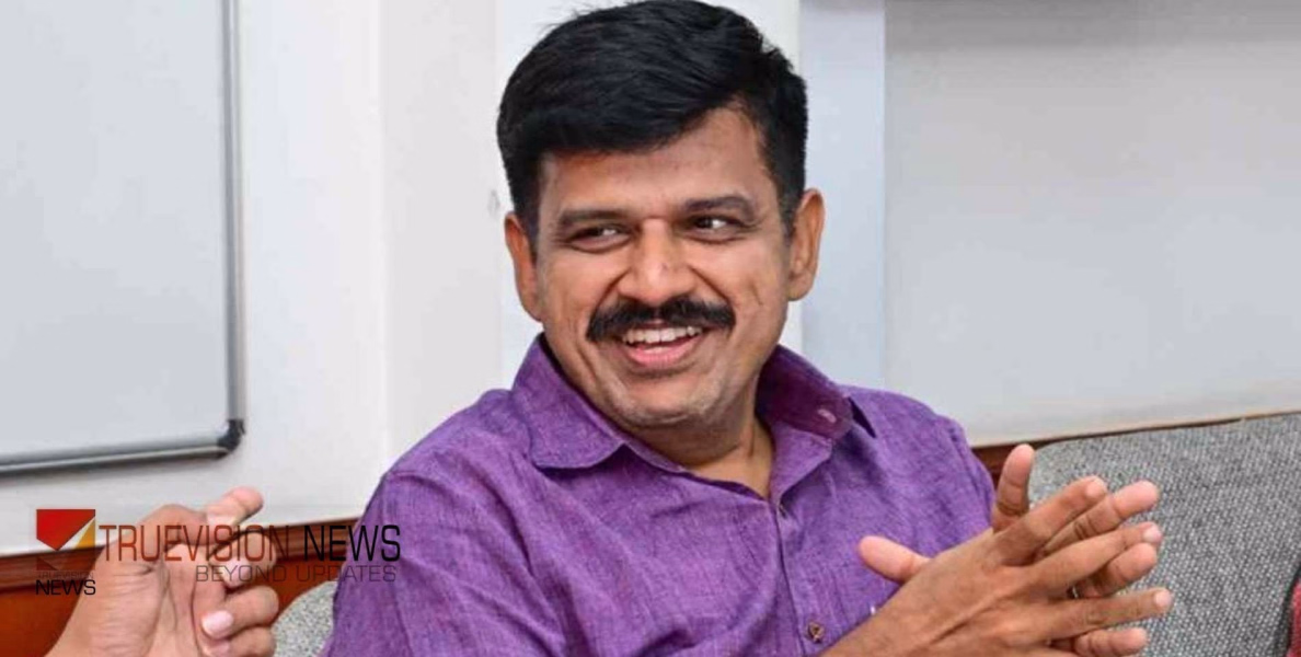 ‘പാർട്ടി പറഞ്ഞാൽ എവിടെയും മത്സരിക്കും’; തിര‍ഞ്ഞെടുപ്പിൽ മത്സരിക്കാൻ സന്നദ്ധത അറിയിച്ച് സന്ദീപ് വാര്യർ
