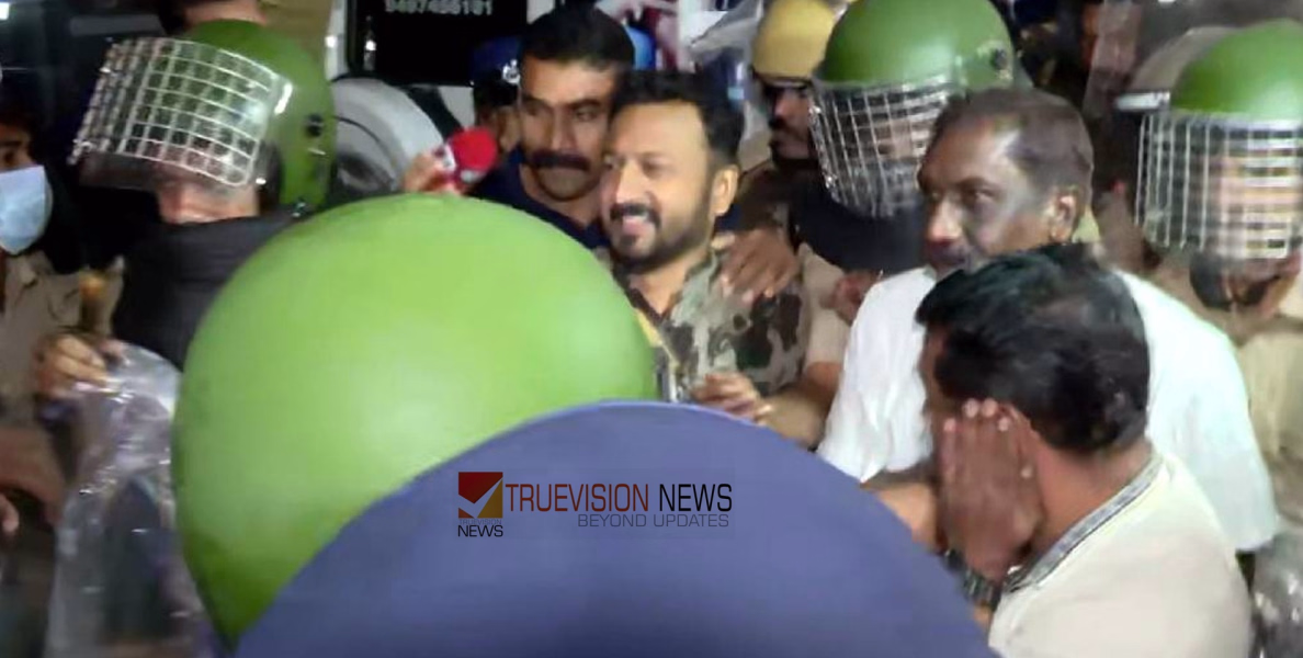 ക്ലബ് 7 ഹോട്ടലിൽ എത്തിയത് യുവതിയുമായി സംസാരിക്കാൻ, ലാപ്ടോപ്പിനായി വടകരയിലും അന്വേഷണം