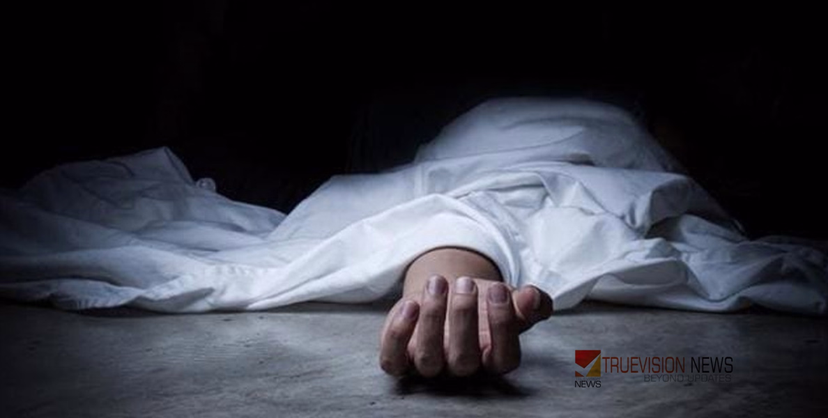 പാലക്കാട് ഹോസ്റ്റൽ മുറിയിൽ വിദ്യാർഥിനി  മരിച്ച നിലയിൽ