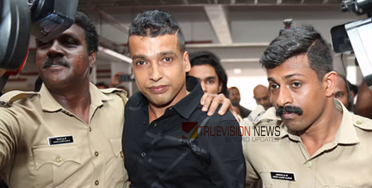 നടിയെ ആക്രമിച്ച കേസ്: മെമ്മറി കാർഡും പെൻഡ്രൈവും നേരിട്ട് ഹാജരാക്കാൻ ഹൈക്കോടതി ഉത്തരവ്; അതിജീവിതയുടെ ഹർജി ഫയലിൽ സ്വീകരിച്ചു