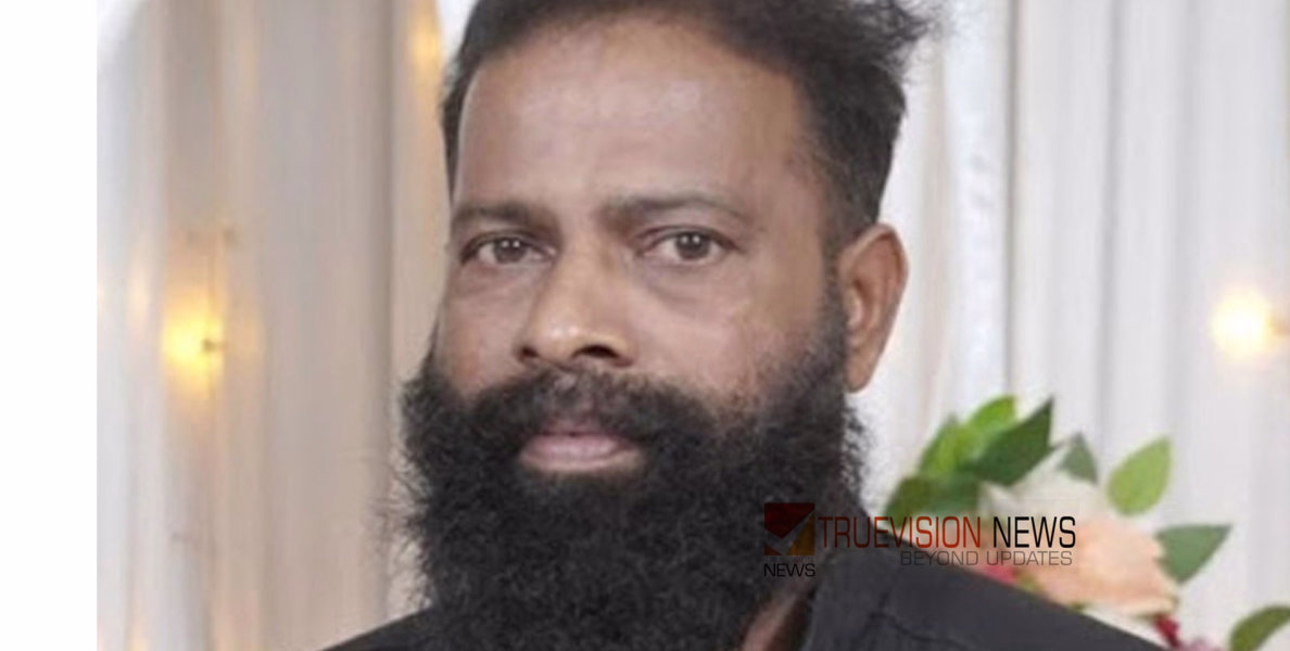 അമ്മയ്ക്കായി കാത്തുനിൽക്കുന്നതിനിടെ കുഴഞ്ഞുവീണു, കണ്ണൂരിൽ  ഓട്ടോഡ്രൈവർ മരിച്ചു
