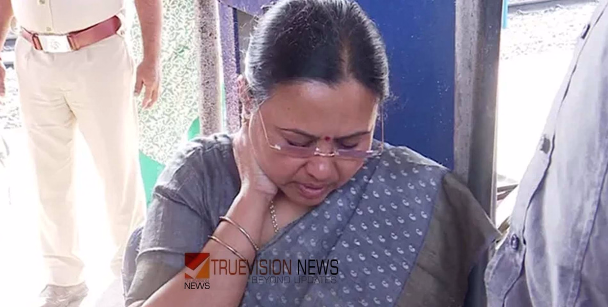 കെഎസ്‌യു പ്രവർത്തകരെ കള്ളക്കേസിൽ കുടുക്കി; മന്ത്രി വീണാ ജോർജിനെതിരെ പരാതി