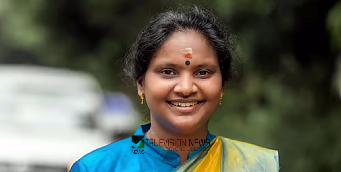 'സിമന്റ് പൂശാത്ത വീട്ടിൽ വളർന്ന എനിക്ക് ഒരുമാസം ജീവിക്കാൻ 5000 രൂപ പോലും വേണ്ട, ഒരു ആർഭാടമോ അലങ്കാരമോ എന്നെ മോഹിപ്പിച്ചിട്ടില്ല'; വ്യക്തിഹത്യ അവസാനിപ്പിക്കണമെന്ന അപേക്ഷയുമായി രമ്യ ഹരിദാസ്