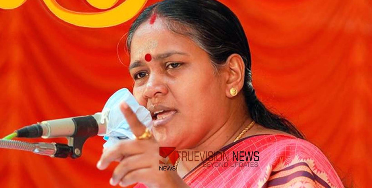 'യുഡിഎഫ് സ്ഥാനാർത്ഥി വേട്ടക്കാരനൊപ്പം, അതുകൊണ്ടാണ് അമ്മമാർ തടഞ്ഞത്'; രമേഷ് പിഷാരടിയെ ബിജെപി പ്രവർത്തകർ തടഞ്ഞതിൽ വിശദീകരണവുമായി ശോഭ സുരേന്ദ്രൻ