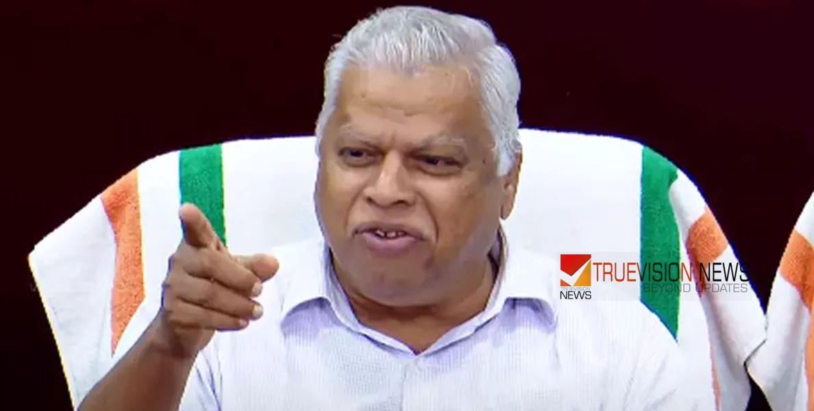 ബസ്സിൽ കയറിയും അടുക്കളയിൽ കയറിയും നാടകം; യു.ഡി.എഫ് വാഗ്ദാനങ്ങൾ പൊള്ളയെന്ന് എം.വി. ജയരാജൻ