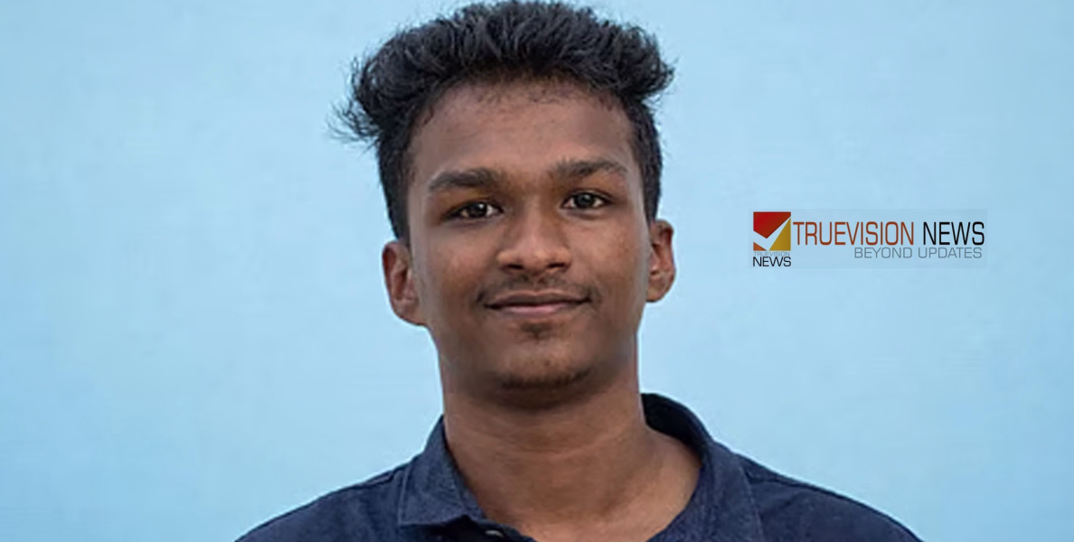 നിതിന്റെ മരണം: 'അച്ഛന്റെയും അമ്മയുടെയും വിയര്‍പ്പാണ് ഈ കോട്ട്' വൈറ്റ് കോട്ട് ഊരി പ്രതിഷേധിച്ച് വിദ്യാർത്ഥികൾ,റാമിന്റെ ക്ലിനിക് അടച്ച്  ഡി വൈ എഫ് ഐ