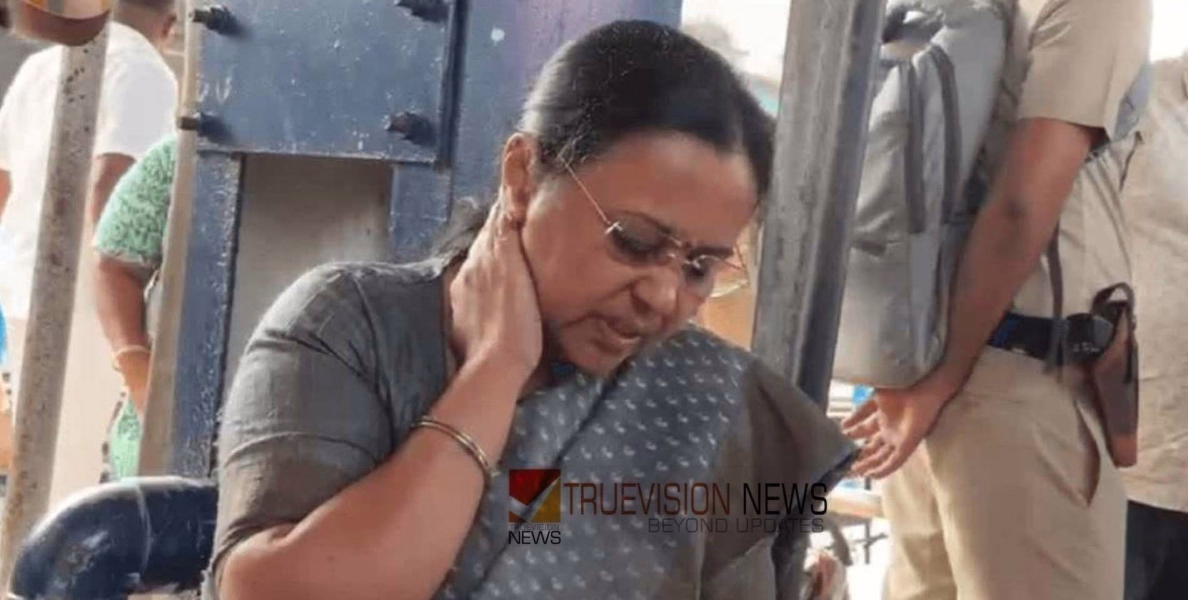'നടന്നത് ഉന്തും തള്ളും, ആയുധം ഉപയോഗിച്ച് ആക്രമിച്ചില്ല': ഗൺമാൻ്റെ പരാതിക്ക് വിരുദ്ധമായി വീണാജോർജിൻ്റെ മൊഴി പുറത്ത് 