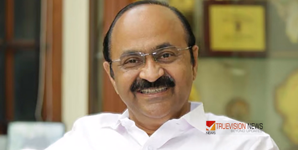 പറവൂരിൽ തീപാറുന്ന പോരാട്ടം; ആദ്യം ഇടറിയെങ്കിലും ലീഡ് തിരിച്ചുപിടിച്ച് വി ഡി സതീശൻ
