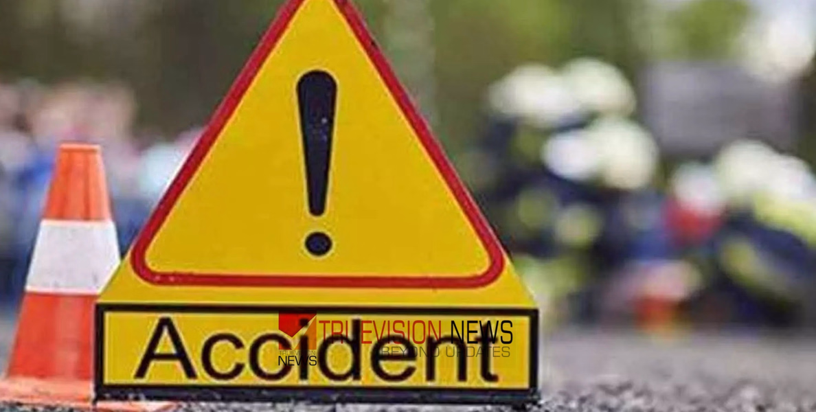 സ്കൂട്ടറിൽ ലോറി ഇടിച്ച് അപകടം; കളമശ്ശേരിയിൽ ആറ് വയസുകാരന് ദാരുണാന്ത്യം