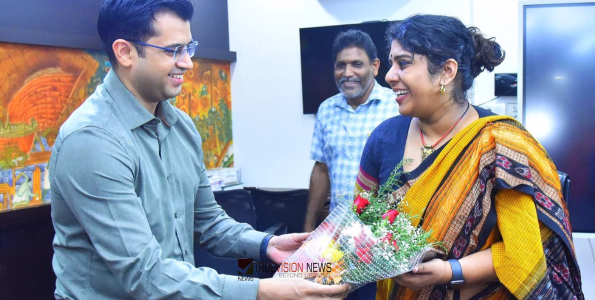 കളക്ടർ ചുമതലയേറ്റു;  ജനകീയ പ്രശ്നങ്ങളിൽ വേഗത്തിൽ ഇടപെടും - എം.എസ്. മാധവിക്കുട്ടി ഐ.എ.എസ്   