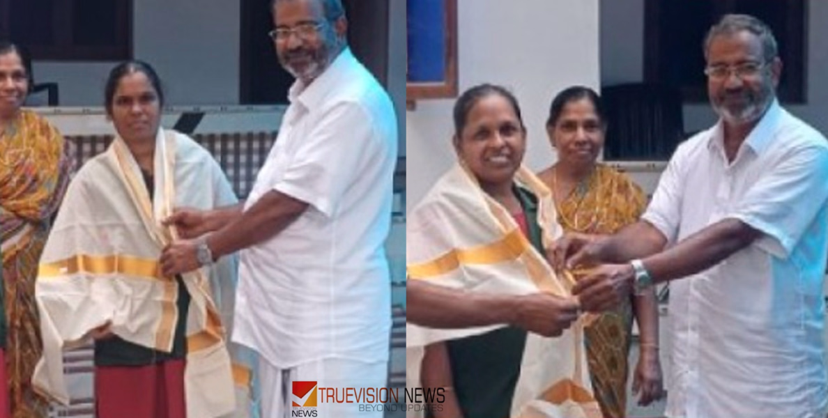 സത്യസന്ധതയ്ക്ക് നാട്ടുകാരുടെ ആദരം; സ്വർണ മോതിരം തിരിച്ചുനൽകിയ ഹരിത കർമസേന പ്രവർത്തകരെ ആദരിച്ചു