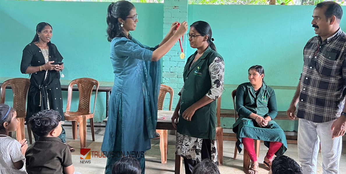 ഹരിതസേവനത്തിന് ആദരം; പരിസ്ഥിതി ദിനത്തിൽ ഹരിതകർമസേന വളണ്ടിയർമാരെ ആദരിച്ചു